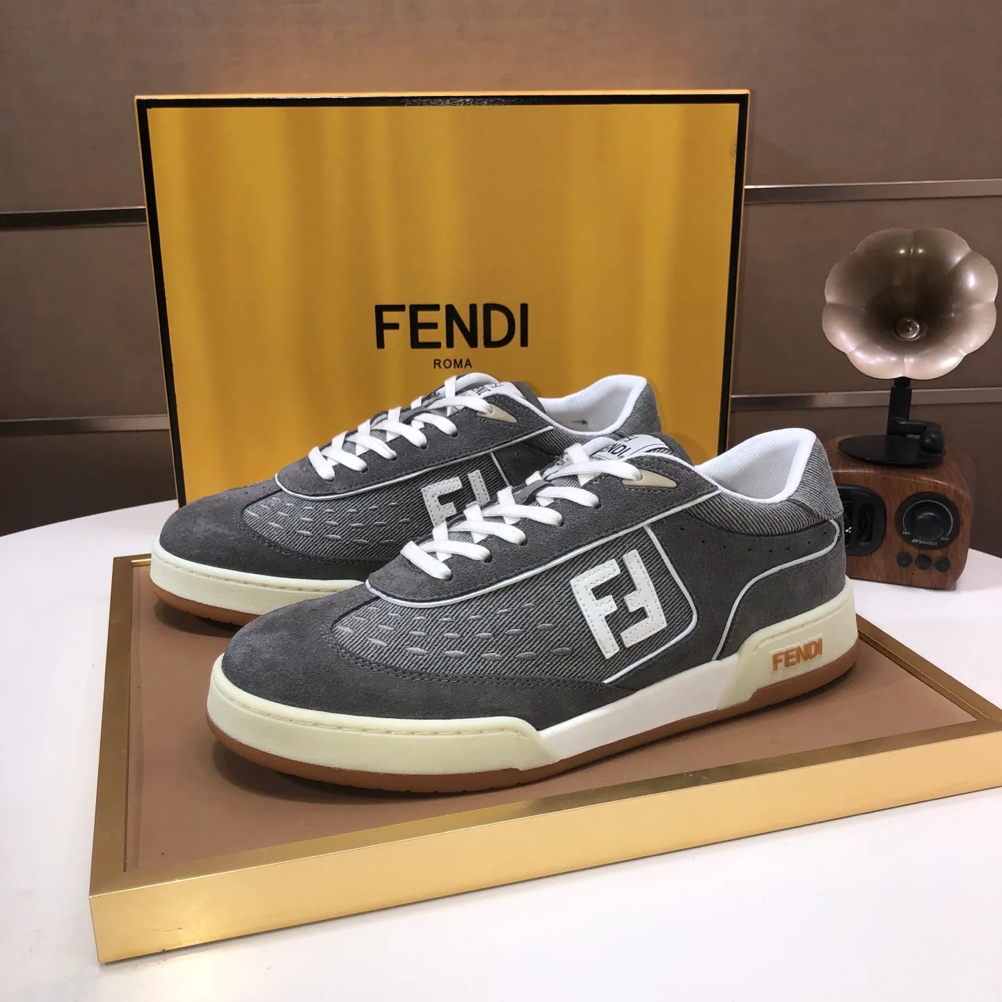 Men's men's shoes 💰600💰 Fendi 2023 latest couple model 🔥 Many 💑 stars have the same style FD match Original one-to-one replica Designer Kim Jones's first sneaker fendi match and Donkey brand Trainer basketball sneakers Material: Original silk leather Lining: Breathable mesh Packaging: Original 1:1 matching high-end packaging Size: Female 35-40 Male 38-44 (45 46. Custom-made (no return or exchange)